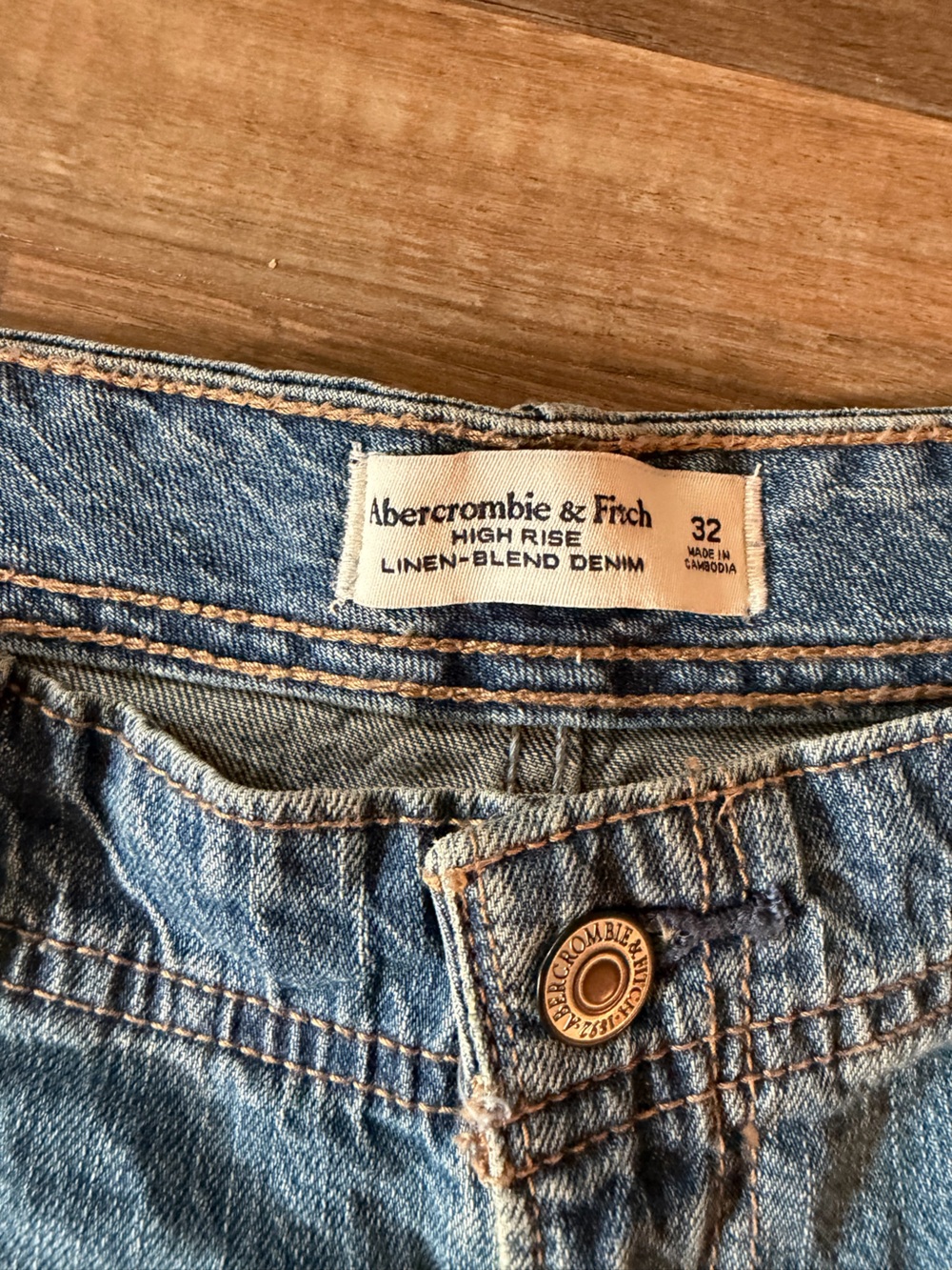 NWT Abercrombie & Fitch women’s denim Jean shorts loose fit high rise 90s Sz 32 - Picture 2 of 11